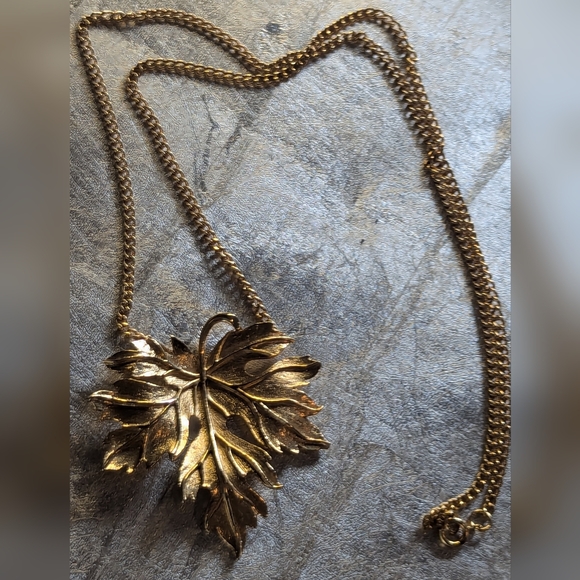 Vintage Goldtone Leaf Necklace 12 " Fall, Autumn, Nature, Tree - Picture 6 of 7